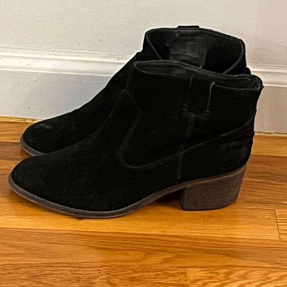 Dolce Vita suede boots size 10